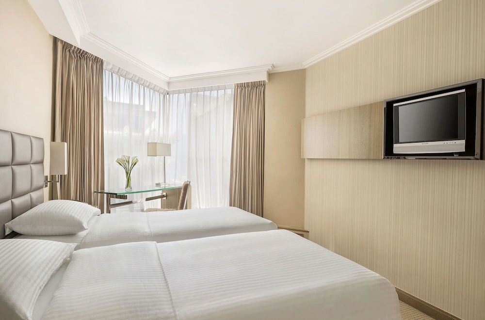 Фото The Kowloon Hotel