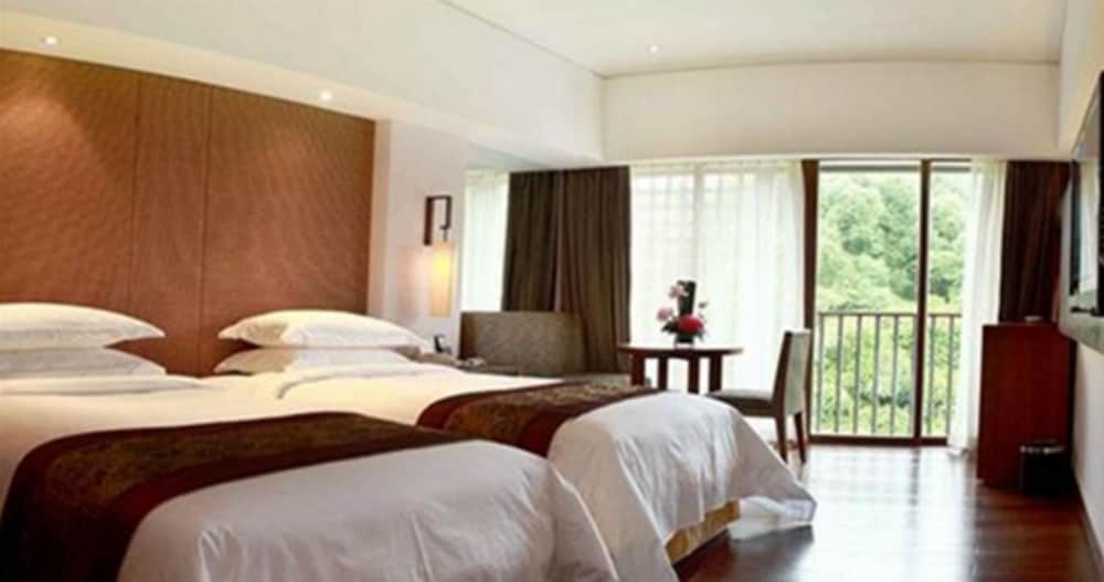 Фото Baiyun Lakeside Hotel