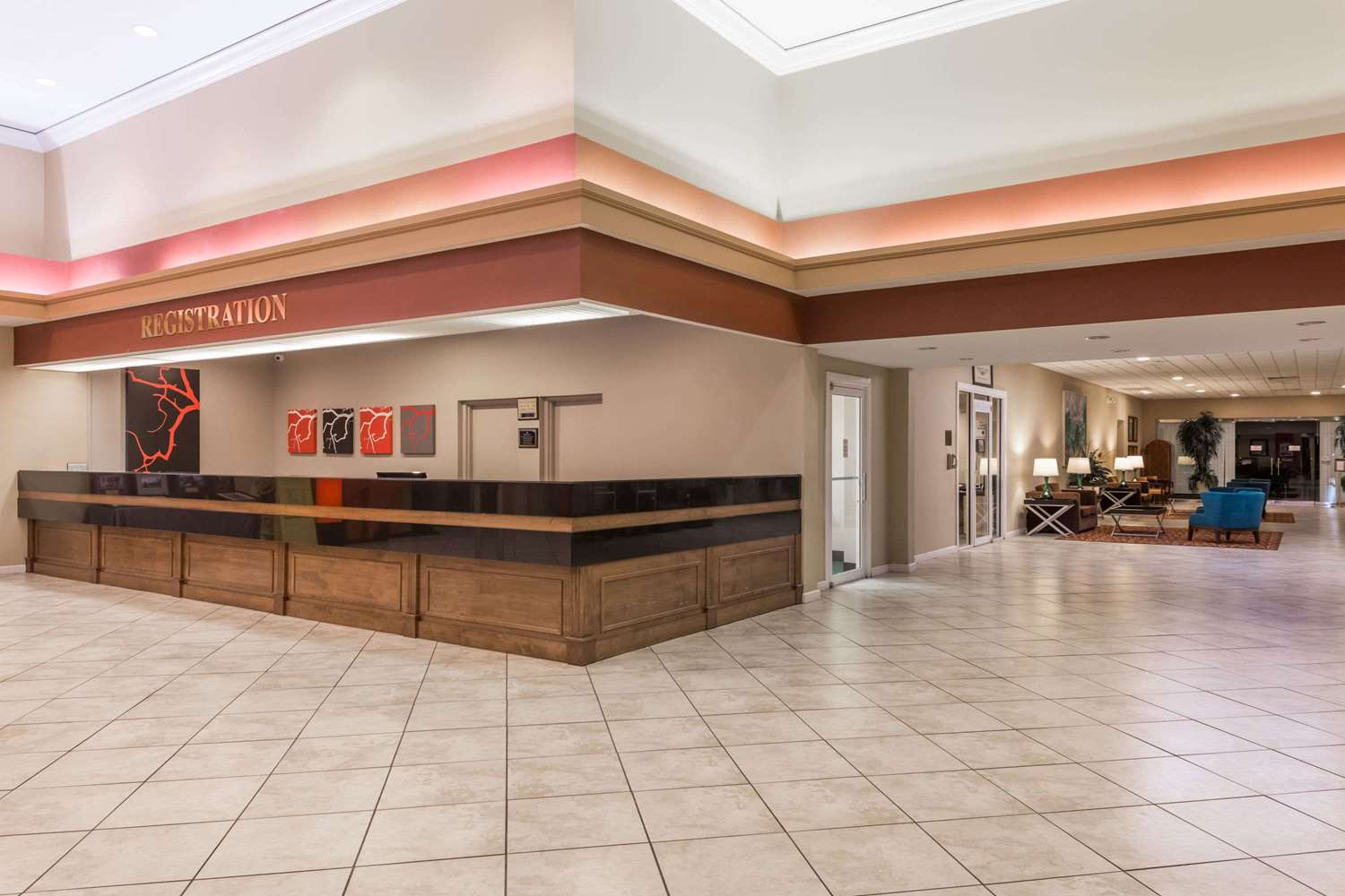Фото Ramada by Wyndham Kissimmee Gateway