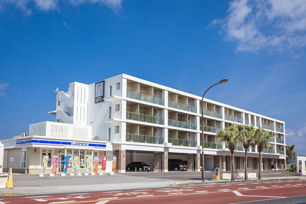 Фото Okinawa Kariyushi Lch Resort on the Beach