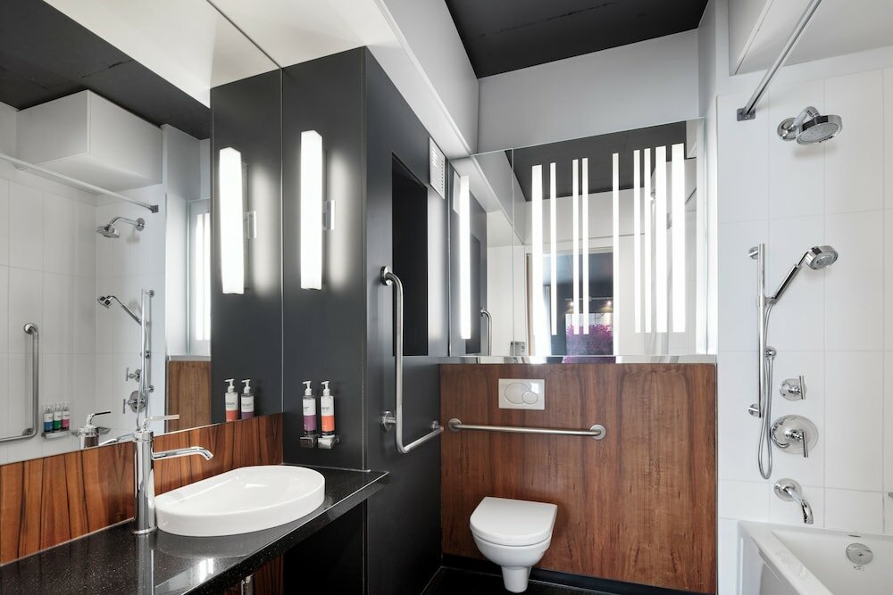 Фото Alt Hotel Toronto Airport