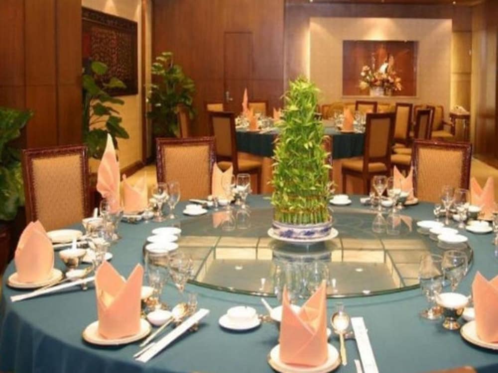 Фото Guangzhou Hotel