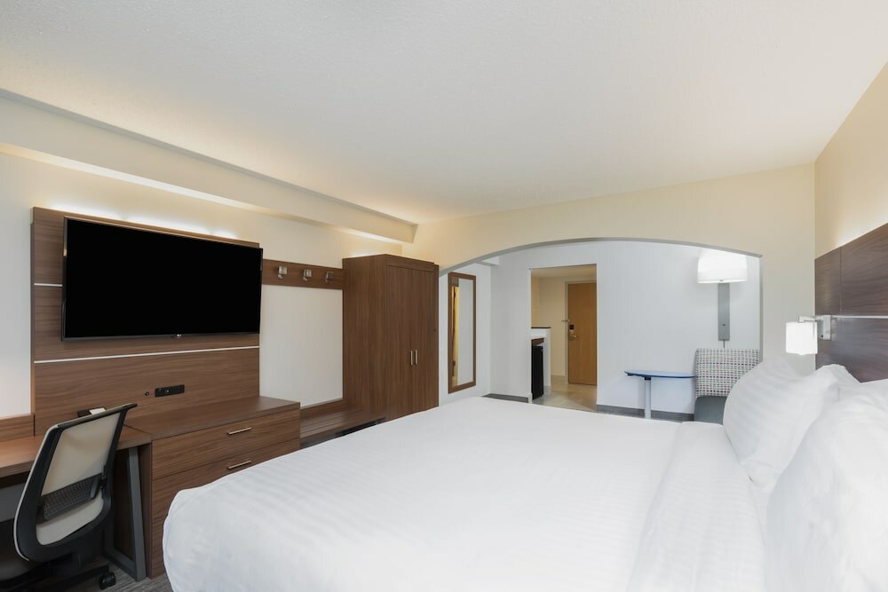 Фото Holiday Inn Express Hotel & Suites Louisville East, an Ihg Hotel