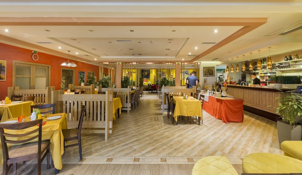 Фото Hotel Lirak