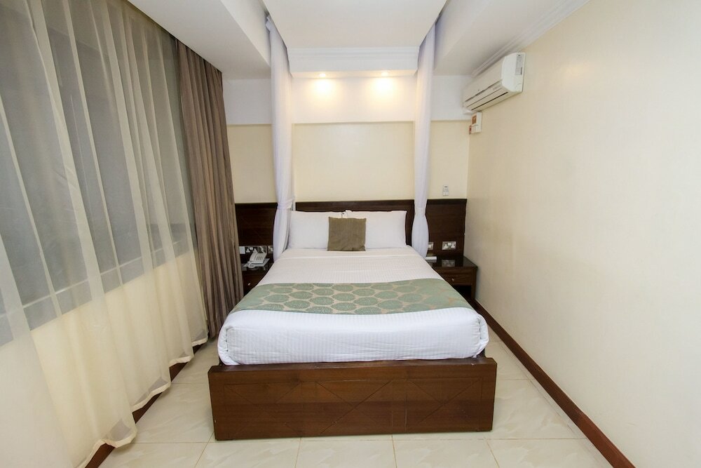 Фото Pinecone Hotel