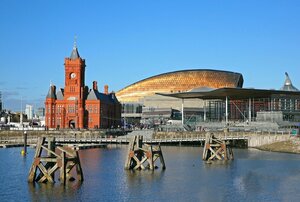 Гостиница Holiday Inn Cardiff City Centre