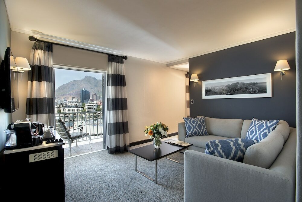 Фото The Commodore