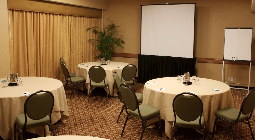 Фото Ontario Airport Hotel & Conference Center