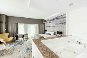 Гостиница Atheneum Suite Hotel