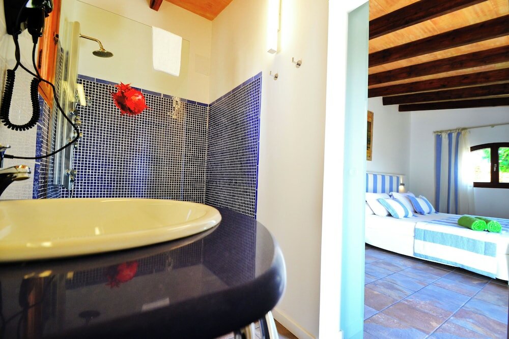 Фото Bennoc Petit Hotel