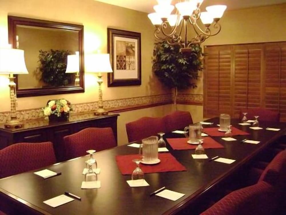 Фото University Square Hotel