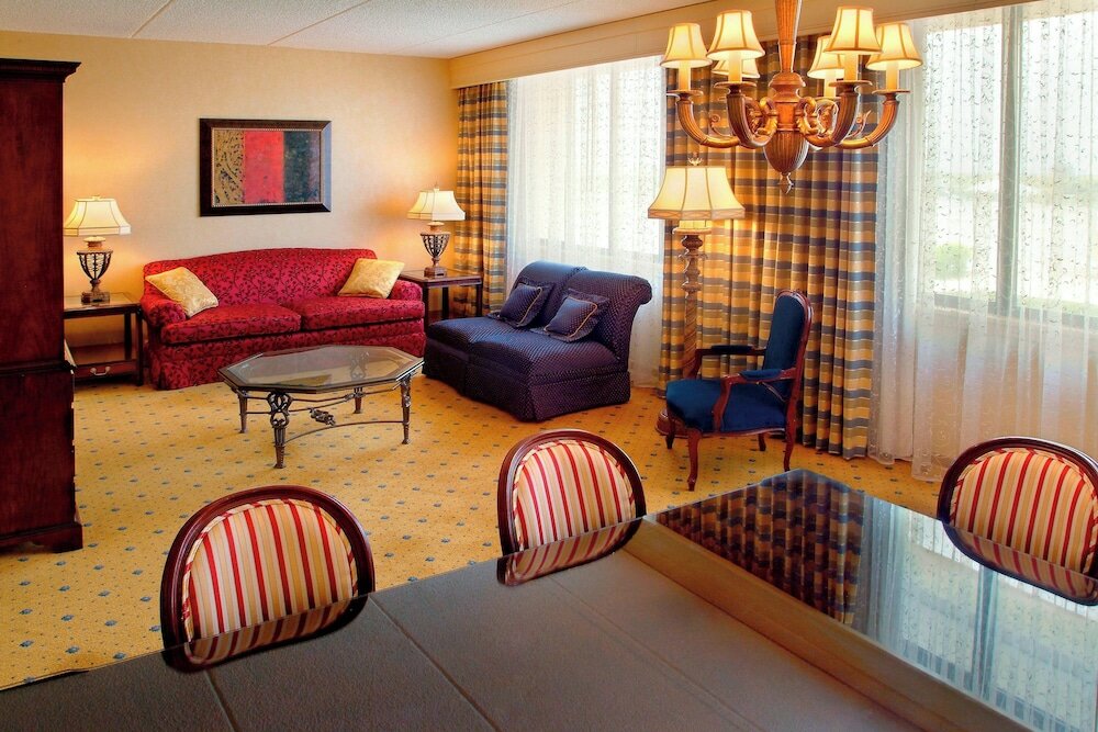 Фото Long Island Marriott