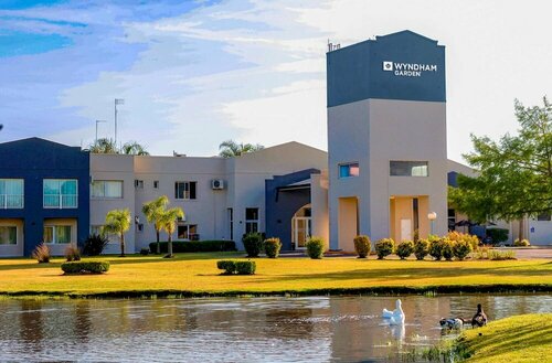 Внешний вид отеля Wyndham Garden Campana в Заррате, фото 1