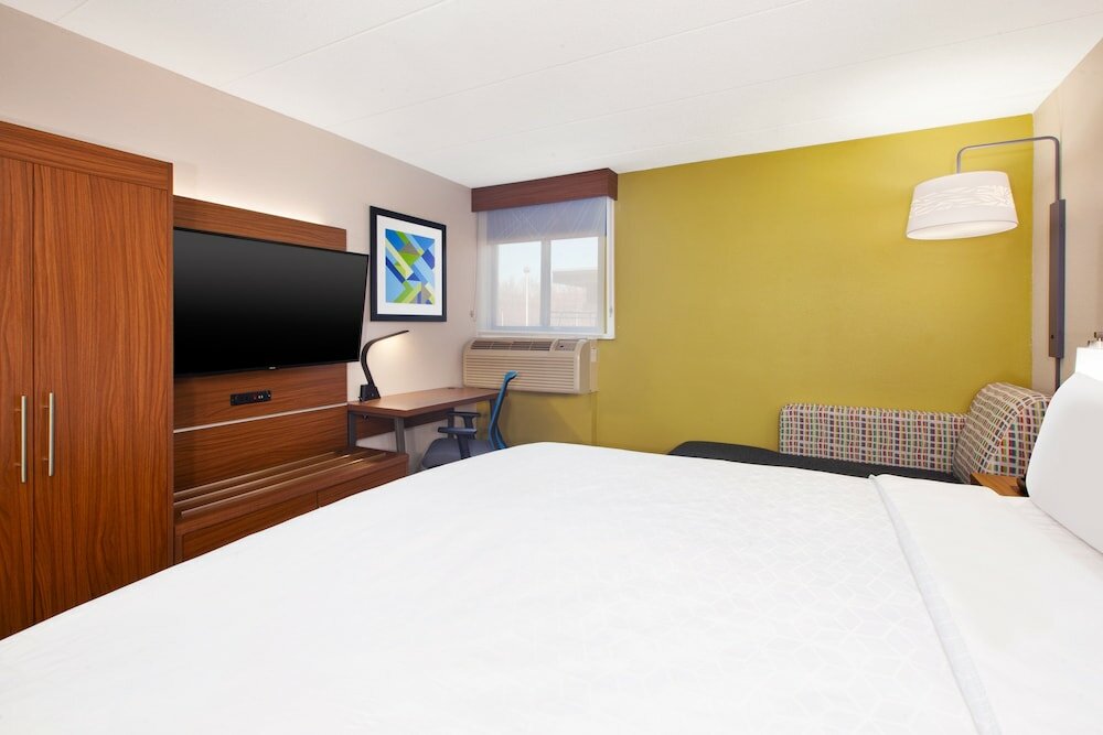 Фото Holiday Inn Express Fairfax - Arlington Boulevard, an Ihg Hotel