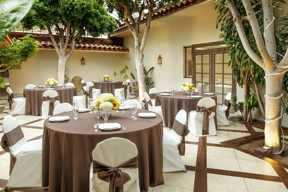 Фото Clocktower Inn Ventura