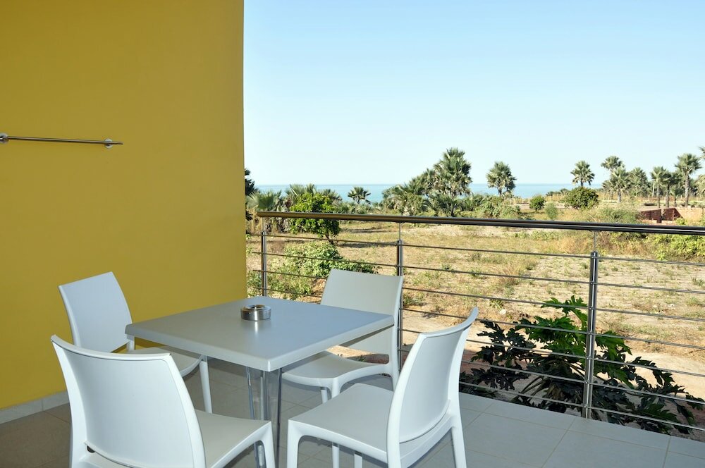 Фото Leo's Beach Hotel & Restaurant - Adults Only