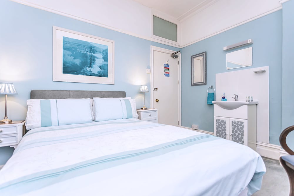 Фото The Ravensbourne Hotel