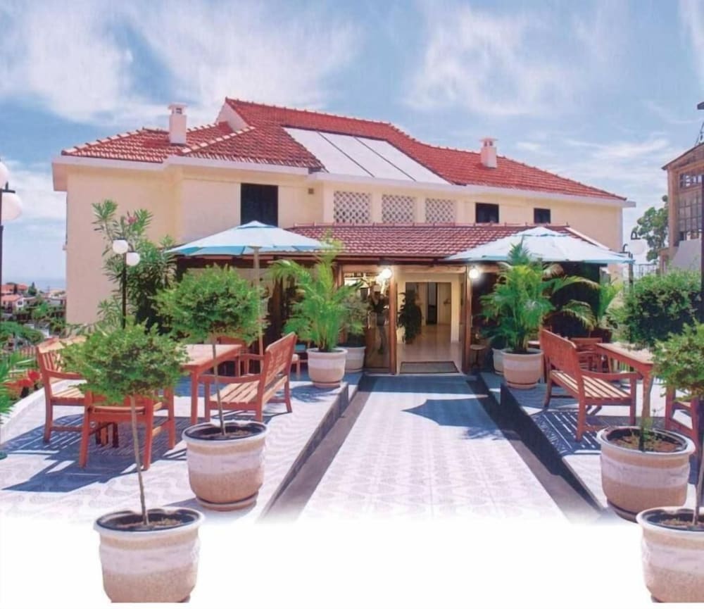 Фото отеля 1