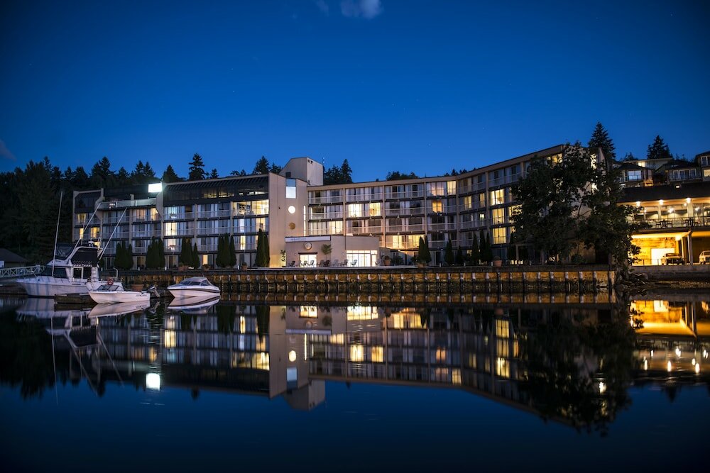 Фото Oceanfront Suites at Cowichan Bay