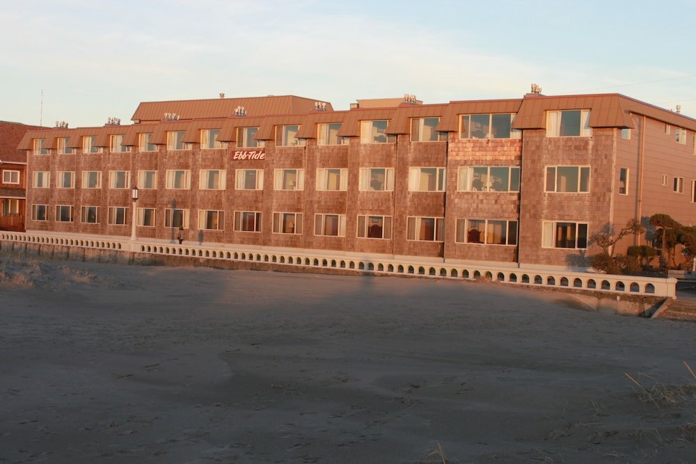 Фото Ebb Tide Oceanfront Inn