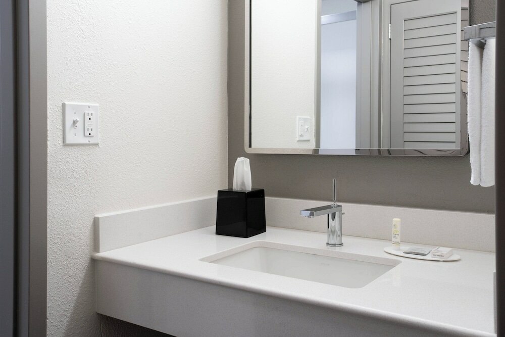 Фото Courtyard St. Petersburg Clearwater