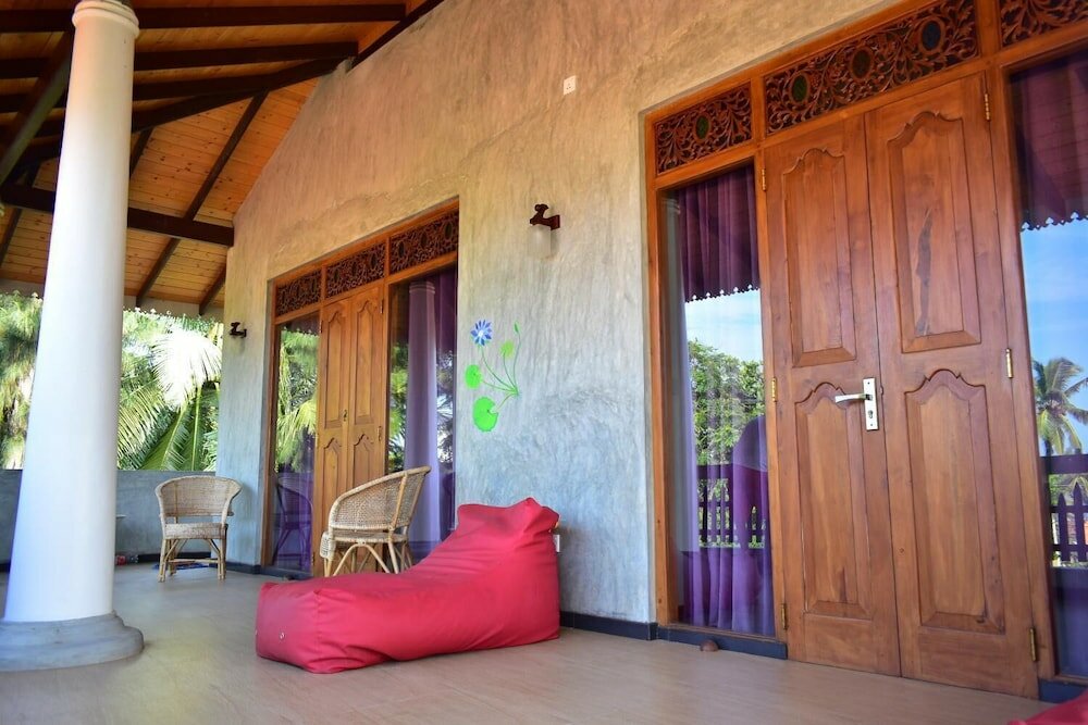 Фото Thambili cabanas