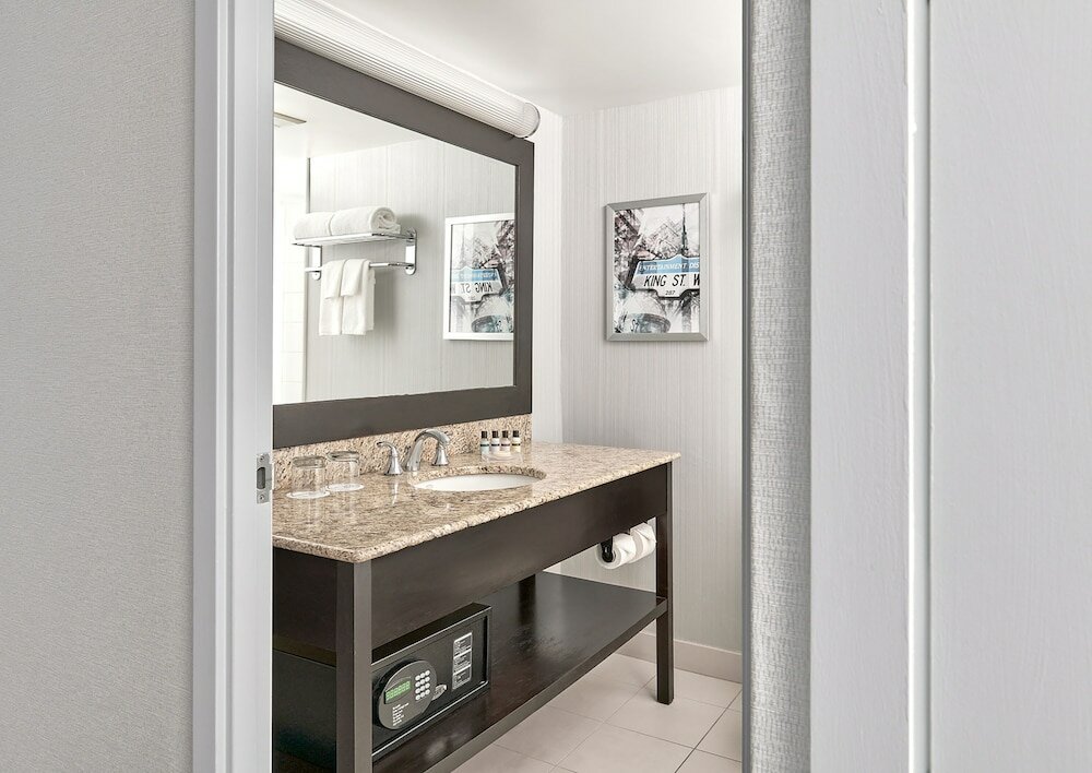 Фото Chelsea Hotel, Toronto