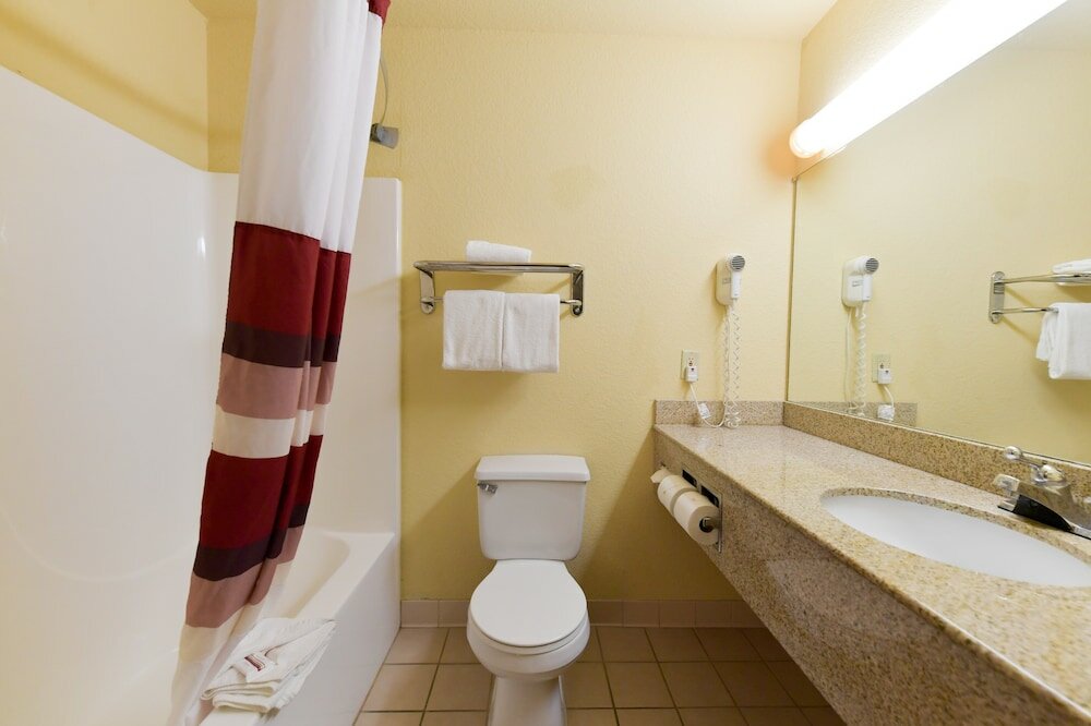 Фото Baymont Inn & Suites by Wyndham Lincoln Ne