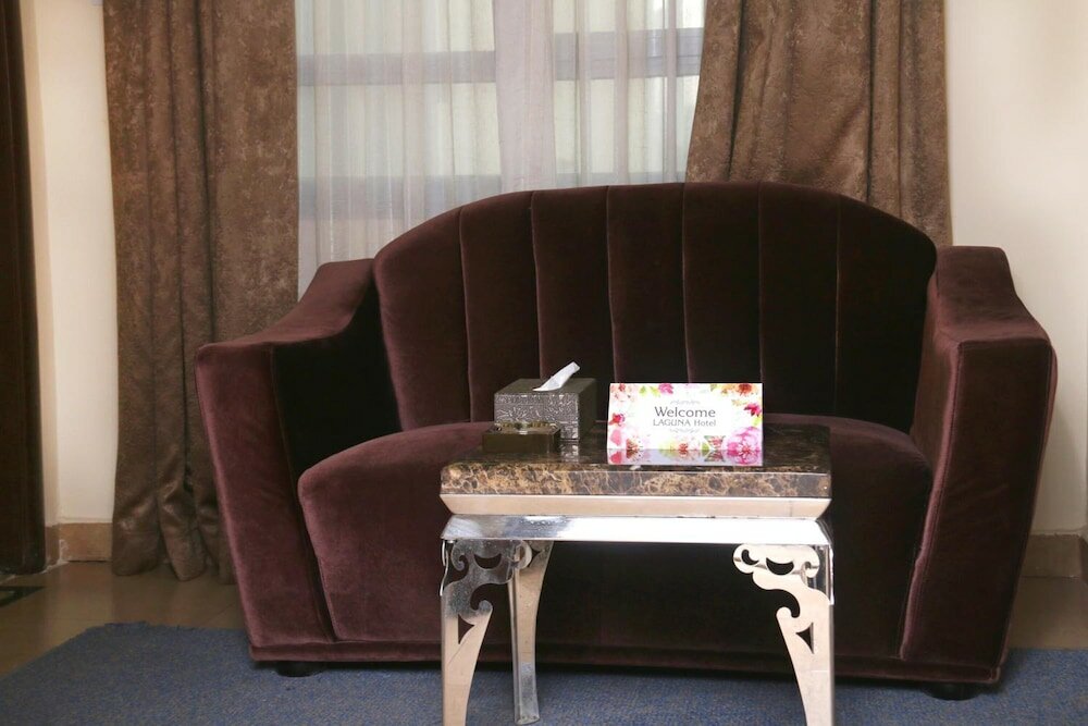 Фото Laguna Hotel Suites