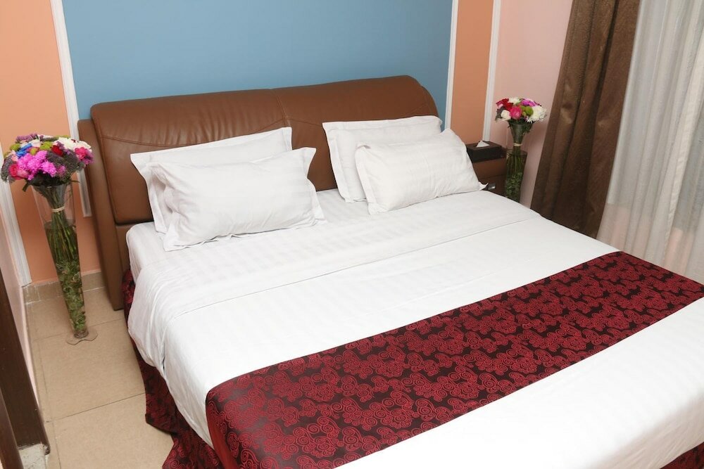 Фото Laguna Hotel Suites