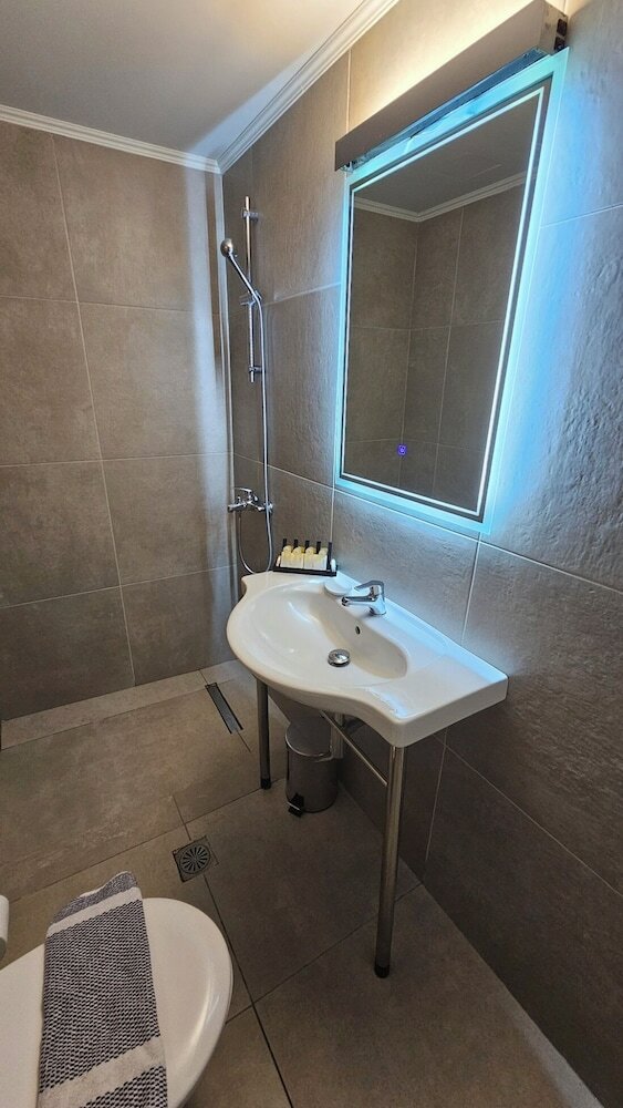 Фото Atlantis Boutique City Hotel