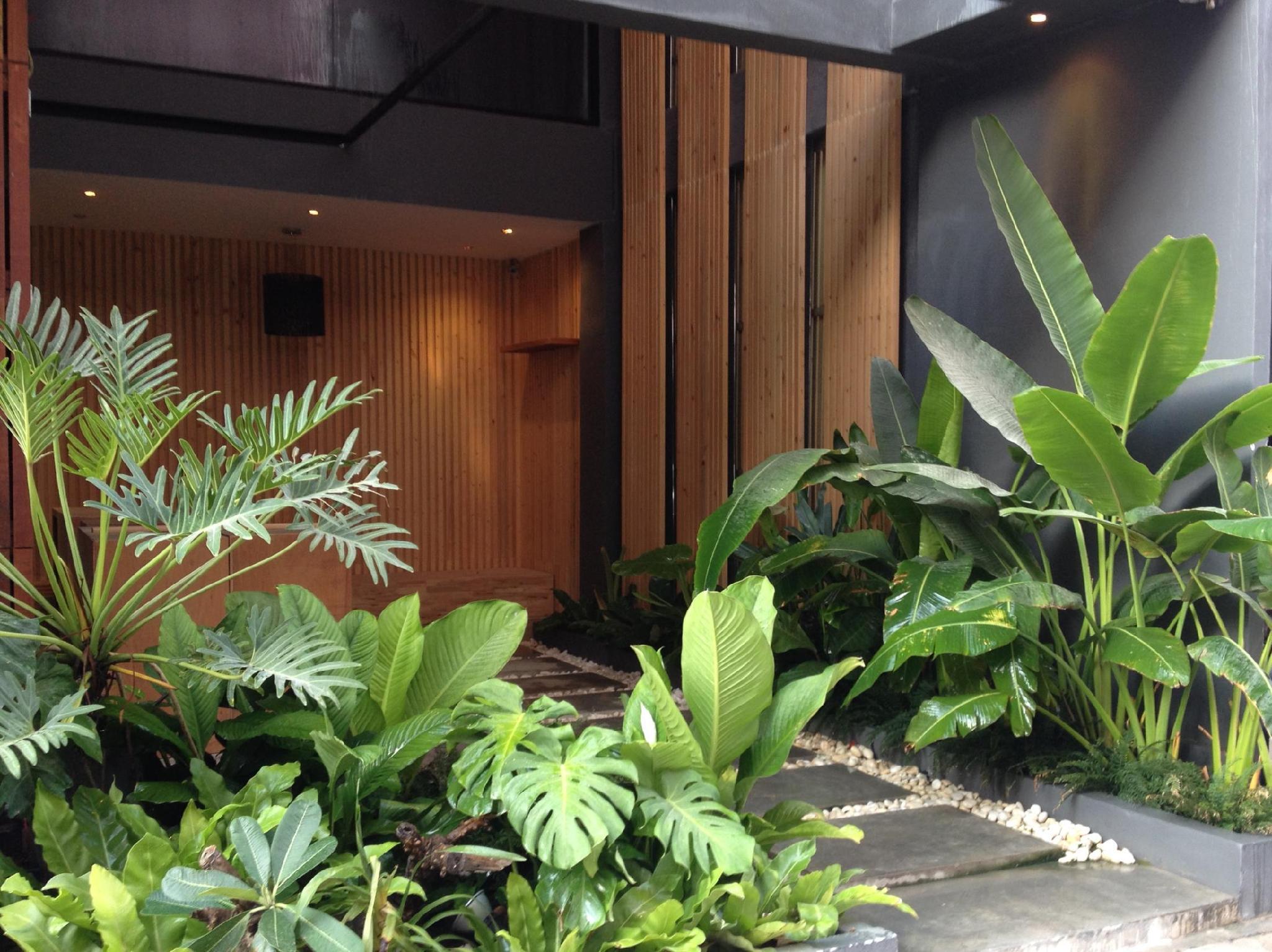 Фото 5ive Beach House Hotel