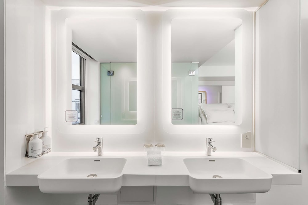 Фото Yotel Edinburgh