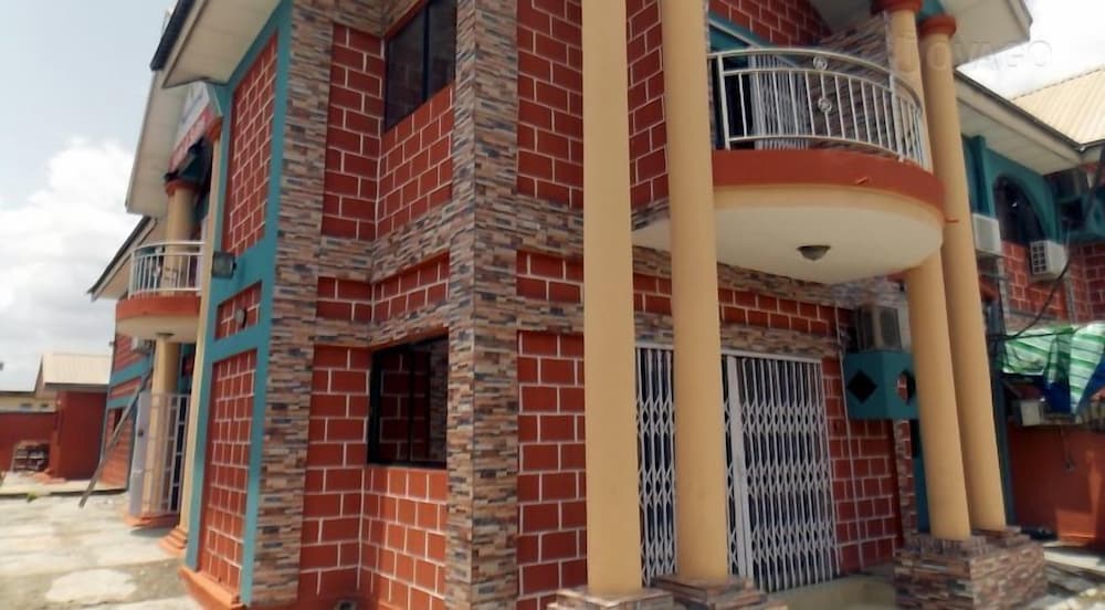 Фото SureRest Hotel & Suites