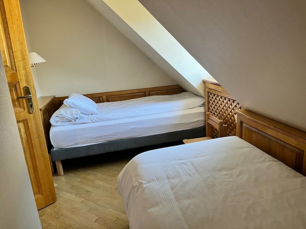 Фото Logis Hôtel Au Cerf d'Or