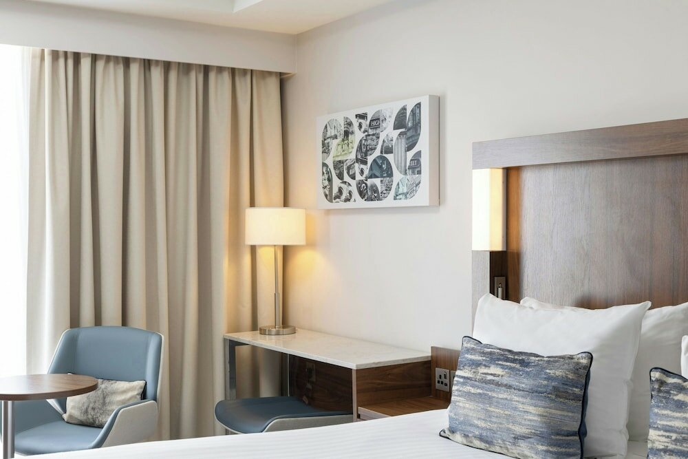 Фото Courtyard by Marriott Oxford City Centre