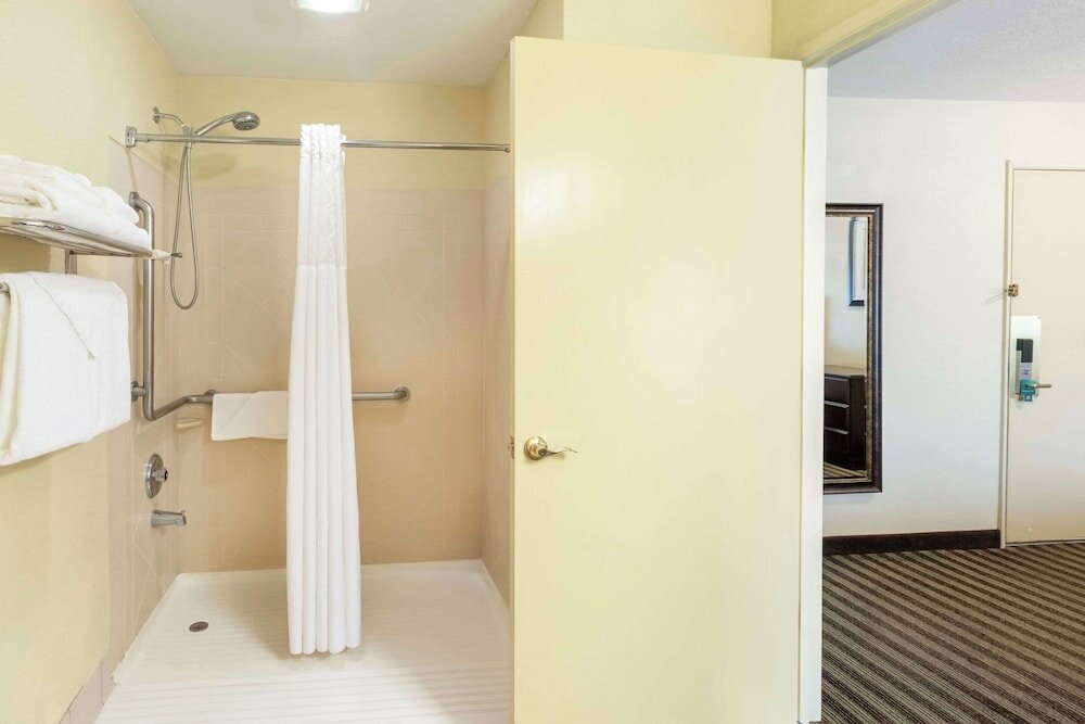Фото Quality Inn And Suites Vancouver