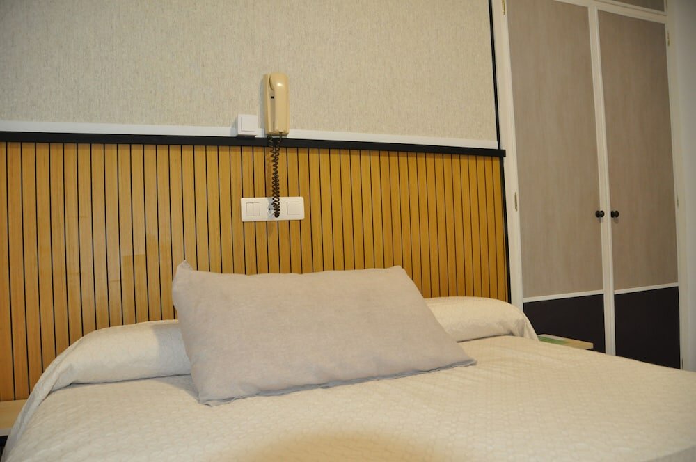 Фото Hostal Ramón y Cajal