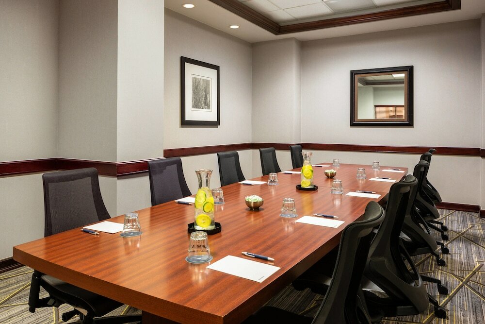 Фото Sheraton West Des Moines Hotel