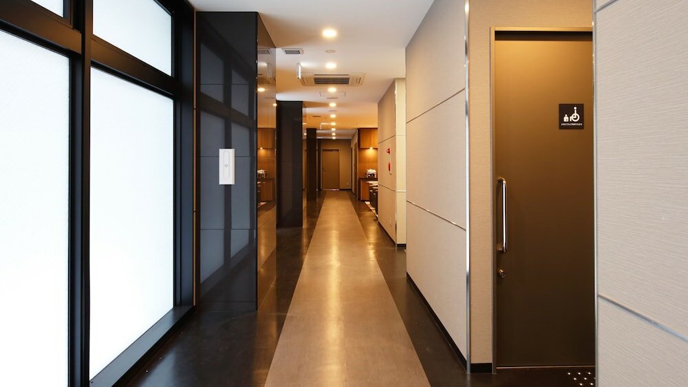 Фото Shinsaibashi Higashi Crystal Hotel