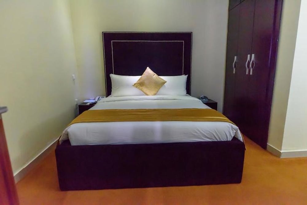 Фото CribVille Hotel & Suites