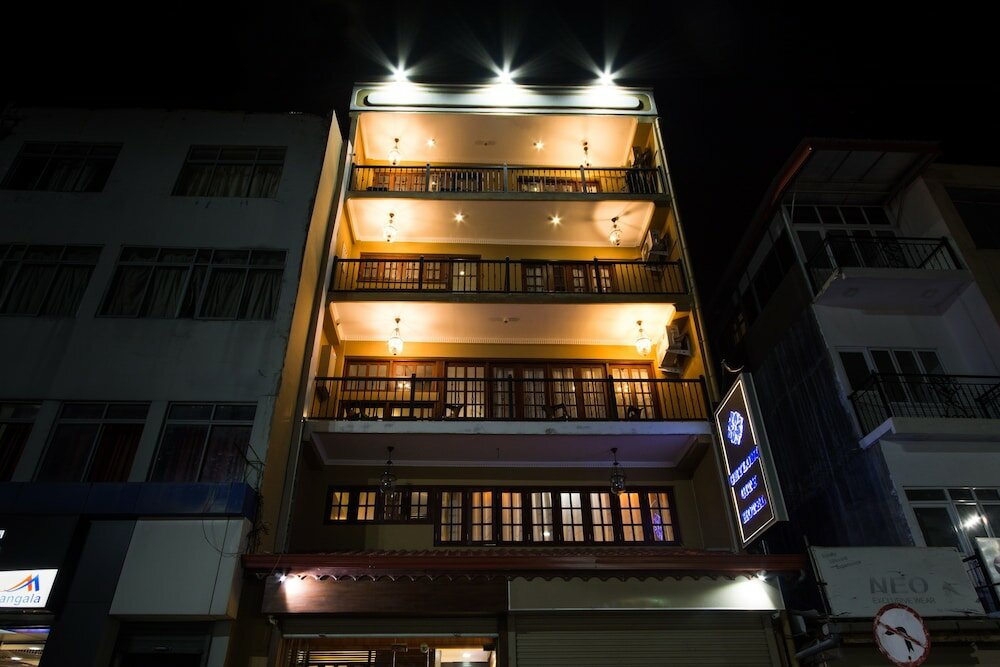 Фото Ceyloni City Hotel