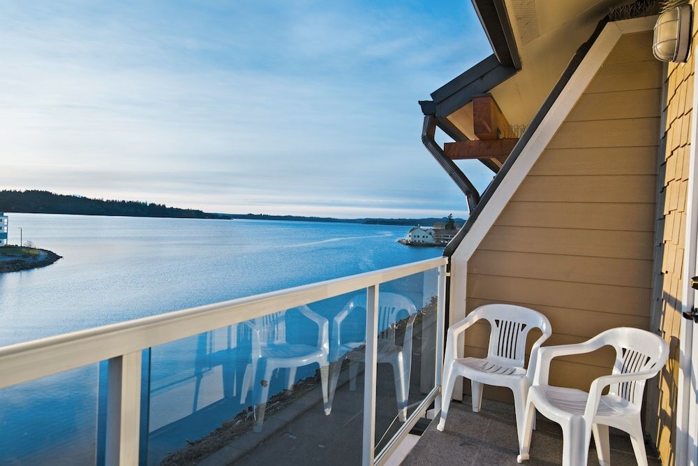 Фото Oxford Suites Silverdale