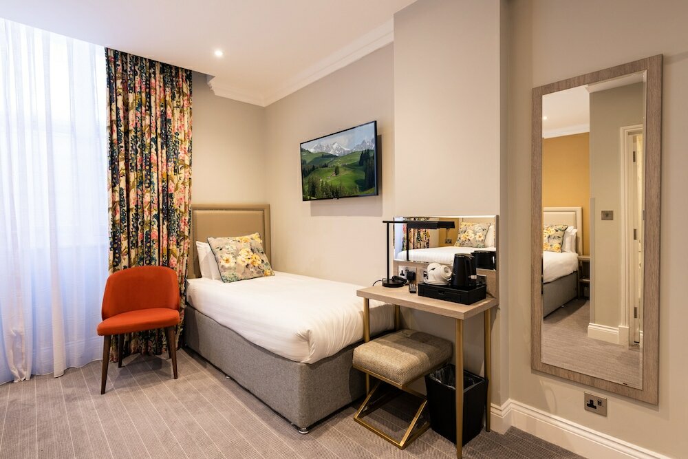 Фото Byron Hotel London