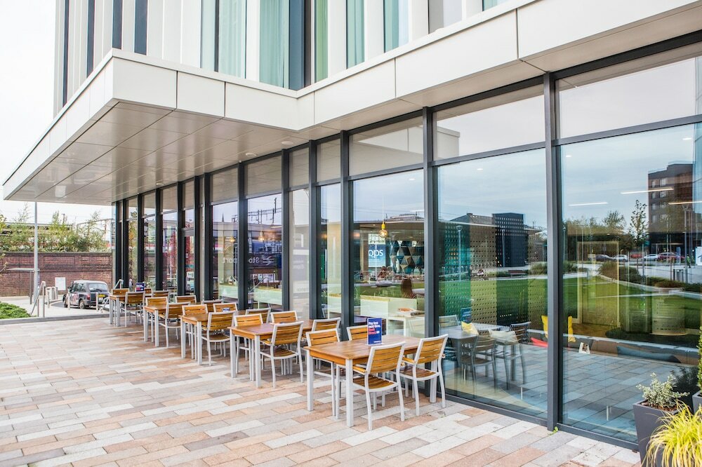 Фото Holiday Inn Express Stockport, an Ihg Hotel