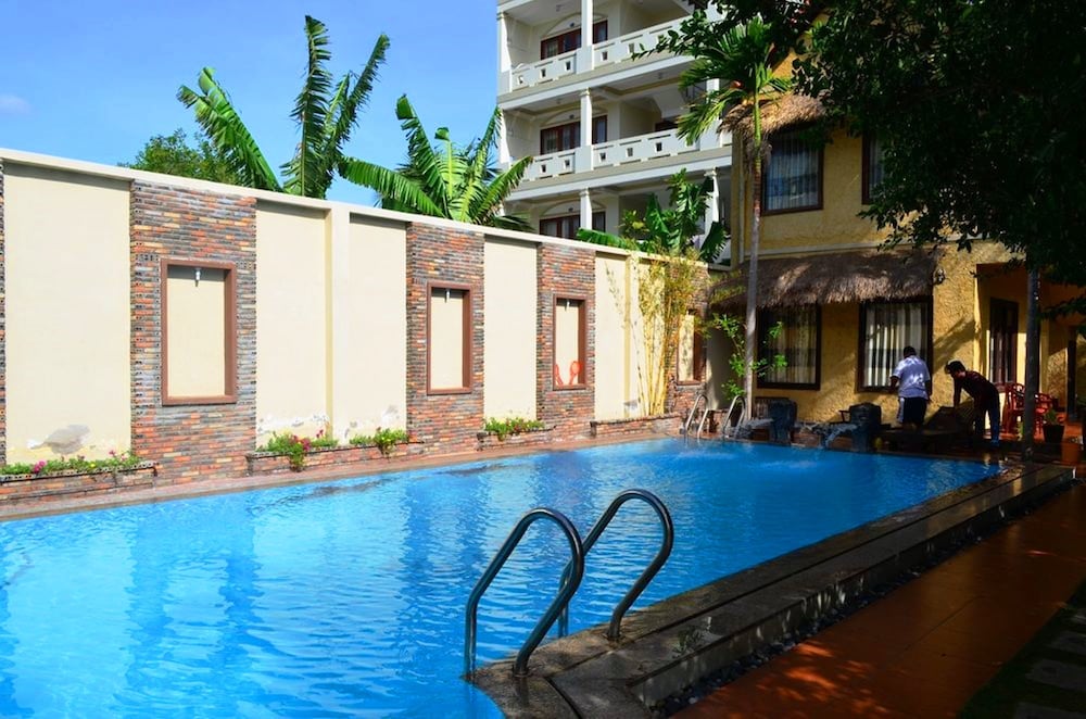 Фото отеля 1