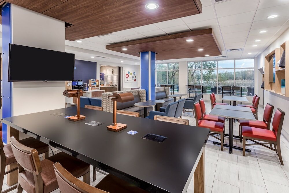 Фото Holiday Inn Express & Suites Hammond, an Ihg Hotel