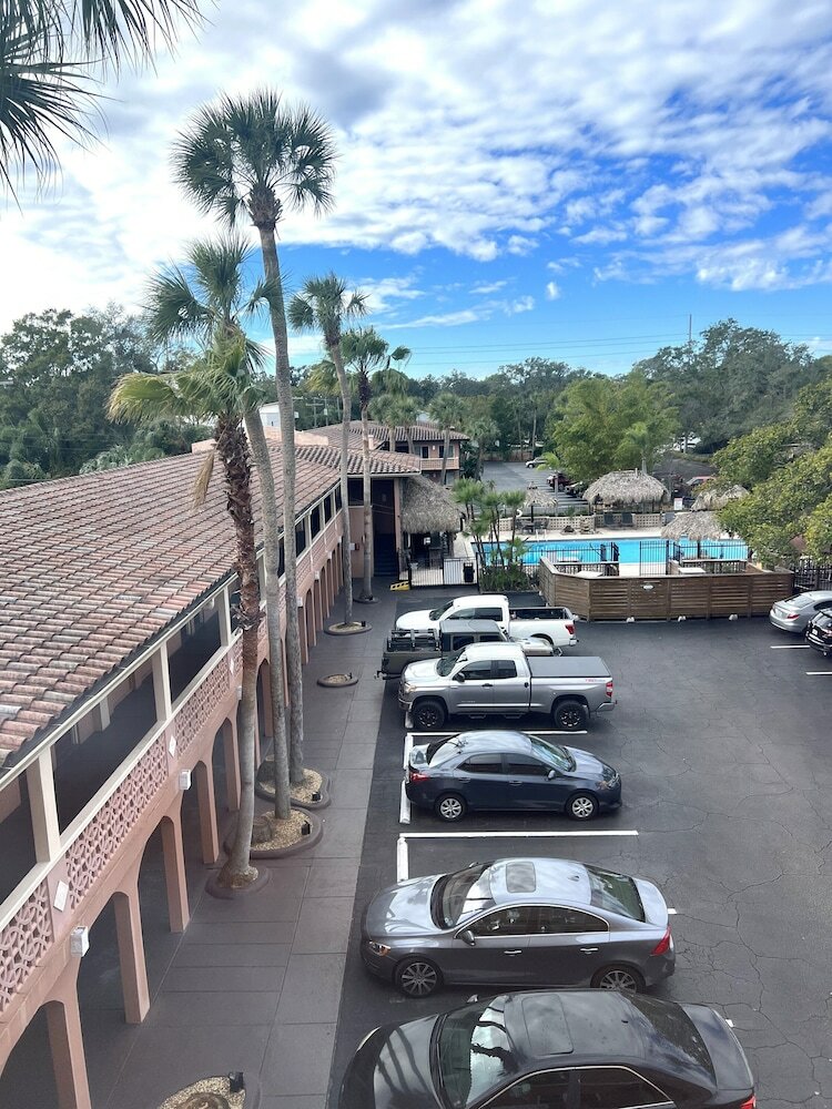 Фото Tahitian Inn