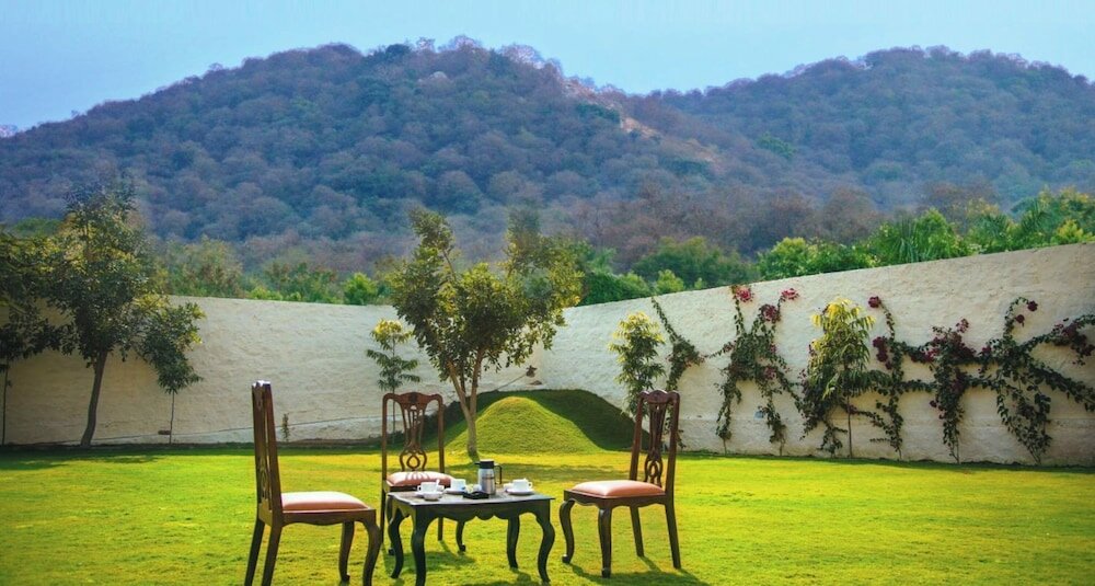 Фото WelcomHeritage Mount Valley Resort, Ranthambore