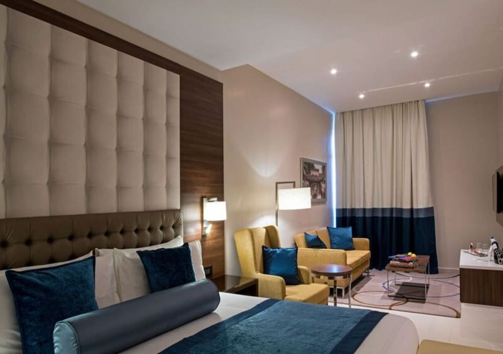 Фото The Envoy Hotel